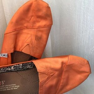Toms slip ons